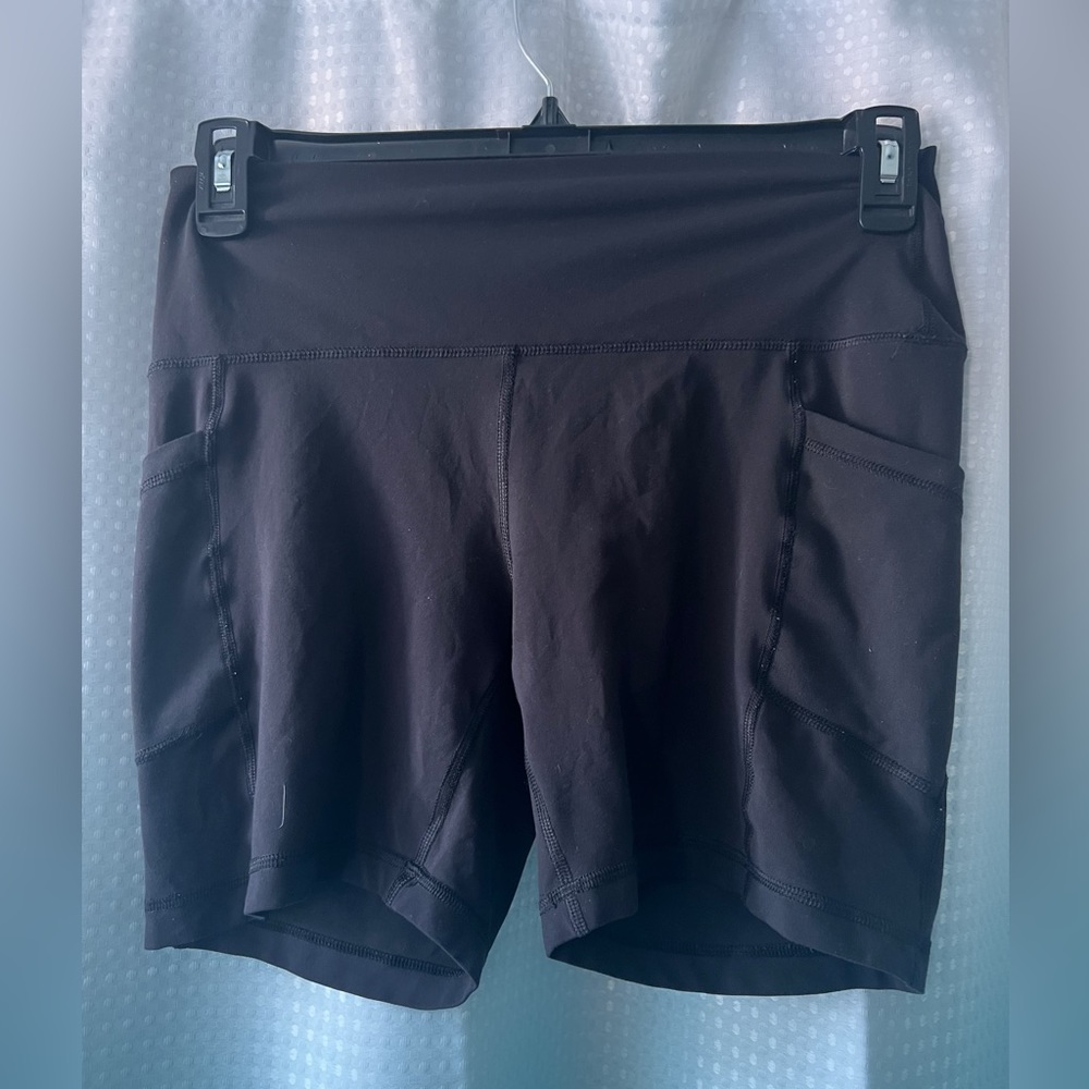 Yogalicious Black Biker Shorts. Size L